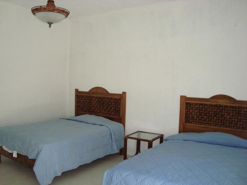 Hotel Teques Inn Текескитенго Стая снимка
